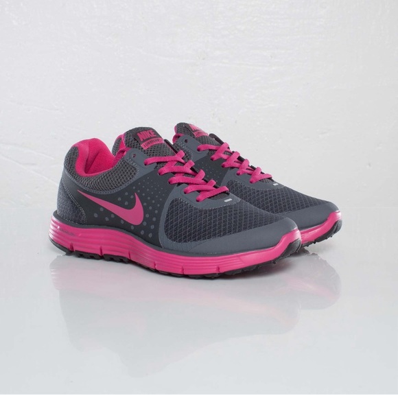 Nike Shoes - NEW Nike Sneakers